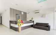 Lobi 3 Super OYO 89495 Rich Hotel