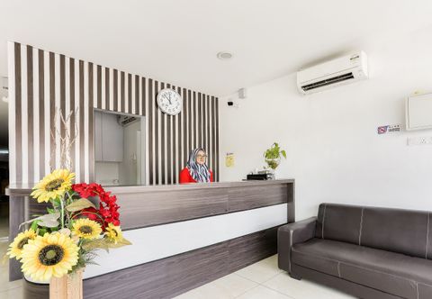 Lobby Super OYO 89495 Rich Hotel