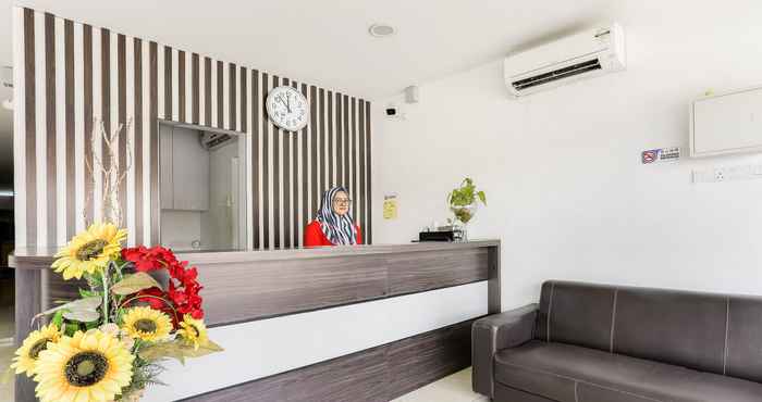 Lobi Super OYO 89495 Rich Hotel