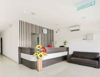 Lobi 2 Super OYO 89495 Rich Hotel