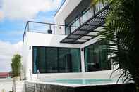 Bangunan The Lux Modern Pool Villa