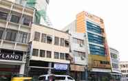 Bangunan 3 OYO 416 Lucky Hotel