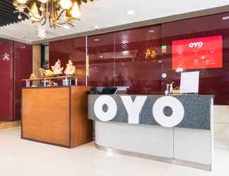 Lobi 2 OYO 416 Lucky Hotel