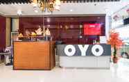 Lobi 2 OYO 416 Lucky Hotel