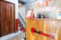 Lobby RedDoorz @ A&F C5 Pinagsama Taguig - Vaccinated Staff 