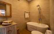 Toilet Kamar 6 Wana Shanti Villa