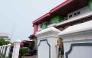 Exterior 4 Fortuna Guest House Padang