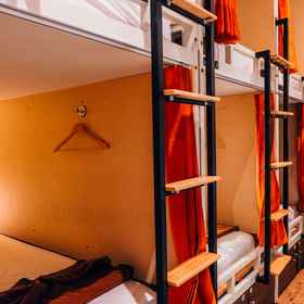 Bedroom 1 Peta Lodge Backpacker Hostel, Hotel Depot Mie Dan Nasi Goreng Van Java