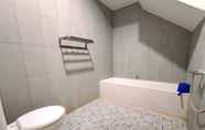 In-room Bathroom 4 Villa Panderman 62 by N2K