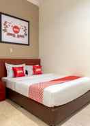 BEDROOM OYO 1668 Yvel Homestay Syariah