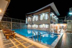 Grand Parigi Hotel, Rp 960.961