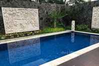 Kolam Renang Villa Griya Vina