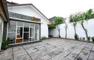 Luar Bangunan 2 OYO 1924 Sweet Home