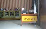 Lobby 7 SPOT ON OYO 1988 Pondok Seril Syariah