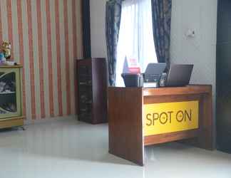 Lobby 2 SPOT ON OYO 1988 Pondok Seril Syariah