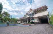 Exterior 2 OYO 1962 Anugerah Wisata Hotel