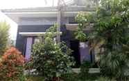 Exterior 4 Villa Kusuma Pinus Blok M66 by Indisa