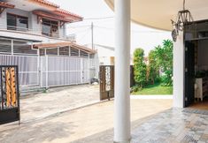 Bangunan 2 SPOT ON 2053 Granada Syariah Home Stay