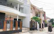 Bangunan 5 SPOT ON 2053 Granada Syariah Home Stay