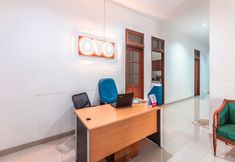 로비 7 OYO 1990 Kost Kuningan Executive Boading House Setiabudi Near MRCCC Siloam Hospitals Semanggi