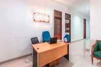 Lobby OYO 1990 Kost Kuningan Executive Boading House Setiabudi Near MRCCC Siloam Hospitals Semanggi