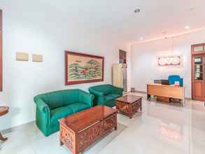 Sảnh chờ 4 OYO 1990 Kost Kuningan Executive Boading House Setiabudi Near MRCCC Siloam Hospitals Semanggi