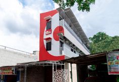 Luar Bangunan 3 OYO 1634 Dom Residence