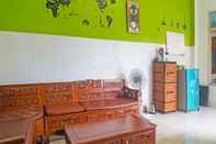 Common Space OYO 1804 Guest House Oema'h Opa