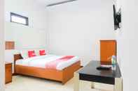 Bedroom OYO 2030 Melawai Homestay