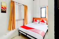 Bedroom OYO 90048 Teratai Bekasi Guesthouse