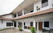 Luar Bangunan 5 OYO 2003 Female Guest House