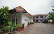 Luar Bangunan 2 OYO 2003 Female Guest House