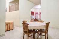 Common Space OYO 2061 Rizki Dhira Guest House Syariah