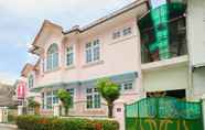 Exterior 3 OYO 2061 Rizki Dhira Guest House Syariah