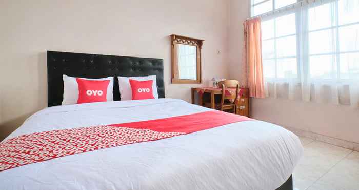 Bedroom OYO 2061 Rizki Dhira Guest House Syariah