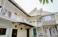 Exterior 2 OYO 1509 Candi Panggung Family Guest House Syariah