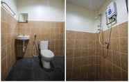 Toilet Kamar 2 OYO 89562 Hotel Shalimar