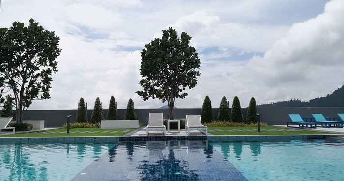 Kolam Renang MU Windmill -  360 Skypool Superior Suite