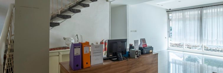 Lobby OYO 1873 Kyai Luhur Near RS Borromeus