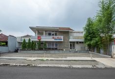 Exterior 4 OYO 1873 Kyai Luhur Near RS Borromeus