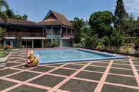 Swimming Pool OYO 1924 Hotel Rafflesia