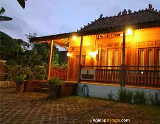 Exterior 2 Anugro's Homestay By The Grand Java