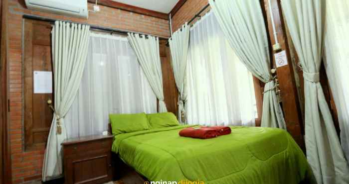 Bedroom Anugro's Homestay By The Grand Java