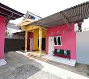 Exterior 3 SPOT ON 2106 Homestay Flamboyan