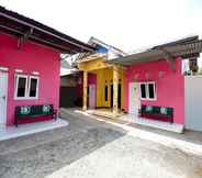 Exterior 5 SPOT ON 2106 Homestay Flamboyan