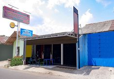 Bên ngoài 4 SPOT ON 2106 Homestay Flamboyan