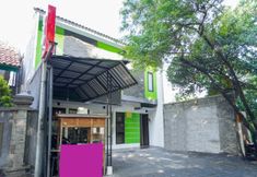 Bangunan 2 OYO 1956 Kana Family Residence