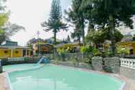 Swimming Pool OYO 1996 Koneng Hotel