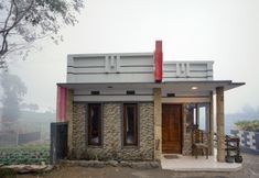 外観 2 OYO 2120 Pieter Homestay Bromo