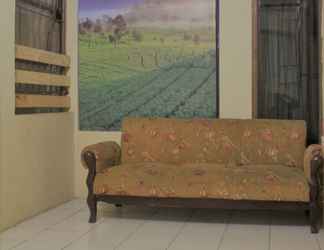 Lobby 2 Saung Mandala Backpacker Homestay Bandung